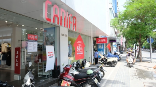 Hàng loạt nhãn hiệu thời trang giảm giá sâu hút khách trong dịch Covid-19