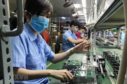 Kinh tế 6 tháng: Vượt qua thách thức