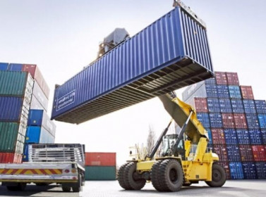 Tiếp tục nhập siêu 1 tỷ USD trong tháng Sáu