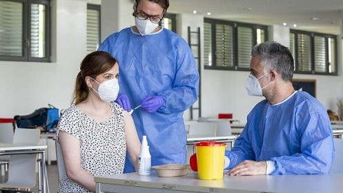 Công dân EU chưa tiêm vắc-xin Covid-19 có nguy cơ mất việc làm
