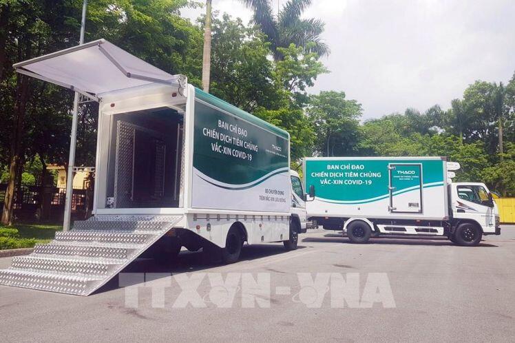Thaco bàn giao 126 xe vận chuyển vaccine và xe tiêm chủng lưu động tặng cho Bộ Y tế