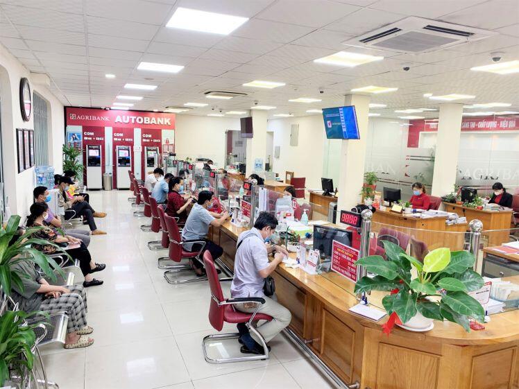 Ngân hàng giảm lãi suất cho vay lên tới 2%, doanh nghiệp hy vọng "tiền đến tay"