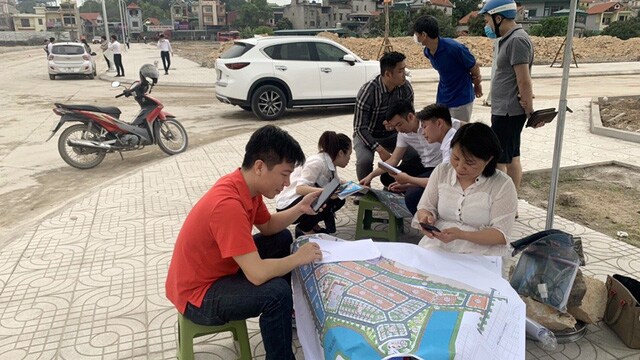 Những nhà đầu tư “ôm đất” lúc đỉnh sốt, động thái thế nào nếu dịch kéo dài đến tháng 9?