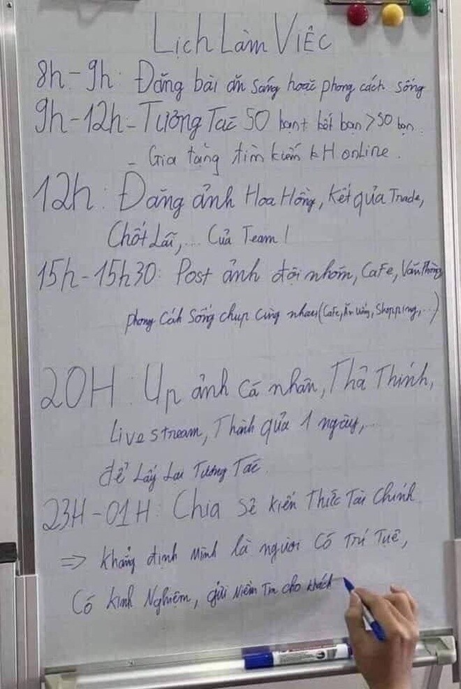 Bật cười với lịch trình của các "chủ tịch" tự phong trên mạng xã hội
