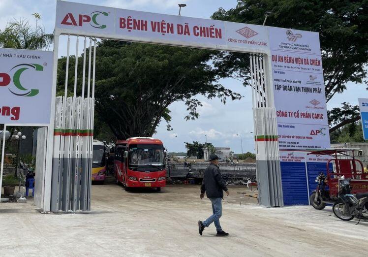 Cận cảnh 2 bệnh viện dã chiến 7.000 giường đang san lấp, xây dựng ở TP.HCM