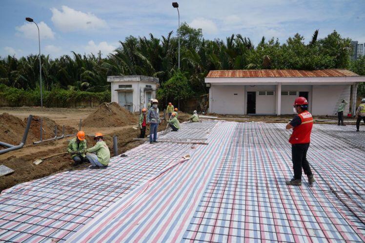 Cận cảnh 2 bệnh viện dã chiến 7.000 giường đang san lấp, xây dựng ở TP.HCM
