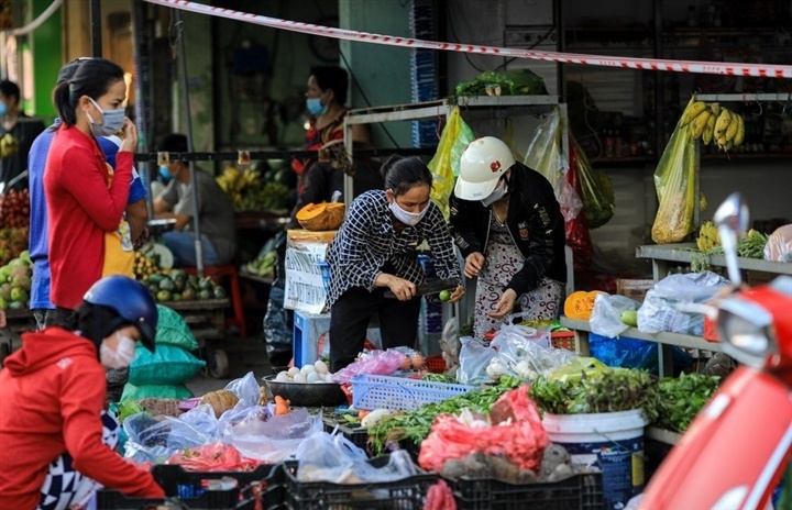 Giám đốc Sở Công thương TP.HCM: Không có chuyện thiếu 1.000 tấn rau củ quả/ngày