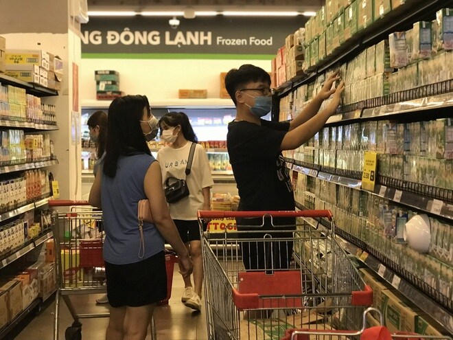 Chưa tới 21h, quầy rau, thịt tại một số siêu thị Hà Nội đã hết hàng