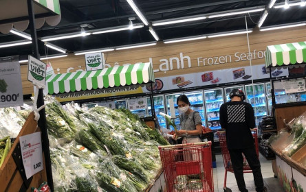Ngày thứ 12 giãn cách tại TP.HCM: Bất ngờ siêu thị vắng khách, hàng hóa đầy kệ