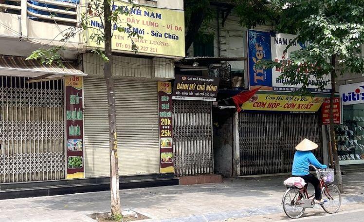 Hà Nội: Hàng quán thực hiện nghiêm quy định phòng chống dịch Covid-19, nhiều nơi đóng cửa nghỉ dịch