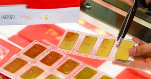 Giá vàng SJC đi xuống theo đà thế giới