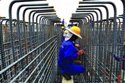 Khó khăn bủa vây nhà thầu xây dựng