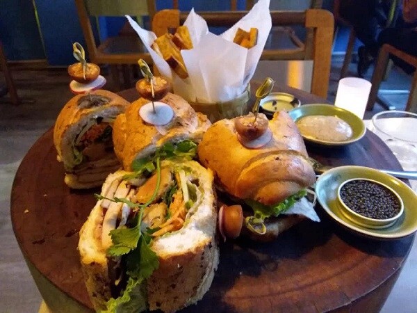 Bất ngờ ổ bánh mì giá 2 triệu đồng tại TP.HCM