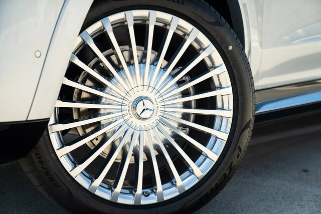 Mercedes Maybach GLS 600 chính hãng có giá bán là 11,5 tỷ đồng