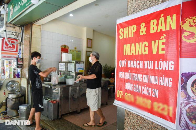 Cảnh 'cửa đóng then cài', đìu hiu ở phố ẩm thực 'không ngủ' Hà Nội