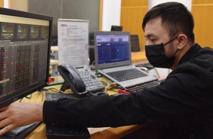 VN-Index lại lao dốc, cổ phiếu vốn hóa lớn rớt giá mạnh