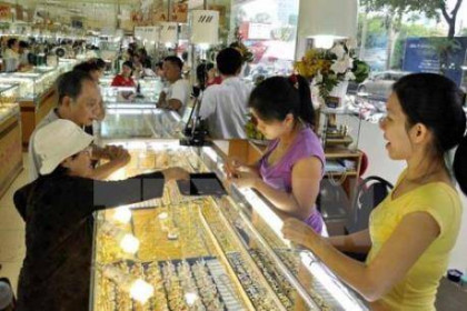 Giá vàng trong nước tuần qua giảm 100 nghìn đồng/lượng
