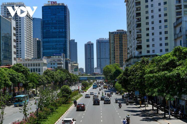 Ngày đầu Hà Nội áp dụng chỉ thị 16: Nơi vắng lặng như Tết, chỗ thì vẫn đông như thường