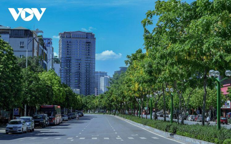 Ngày đầu Hà Nội áp dụng chỉ thị 16: Nơi vắng lặng như Tết, chỗ thì vẫn đông như thường