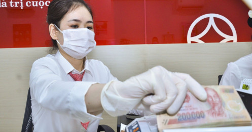Tuyên bố giảm lãi để hỗ trợ DN khó khăn vì Covid-19, lợi nhuận 14 ngân hàng vẫn tăng "sốc"