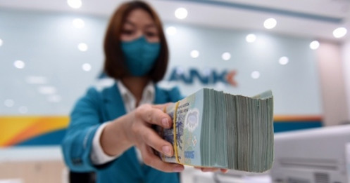 Lãi suất cho vay giảm, lãi suất huy động lại tăng