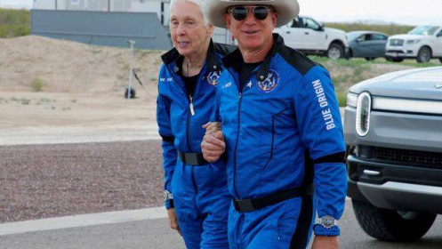 Jeff Bezos sẵn sàng chi 2 tỷ USD để có hợp đồng Mặt Trăng với NASA