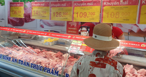 TP.HCM: Siêu thị tăng nguồn cung thịt heo, đảm bảo đủ bán trực tiếp, online lẫn lưu động