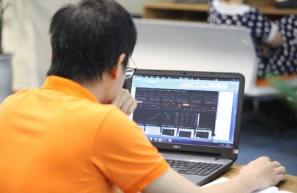 Thanh khoản 'teo tóp', VN-Index đi ngang