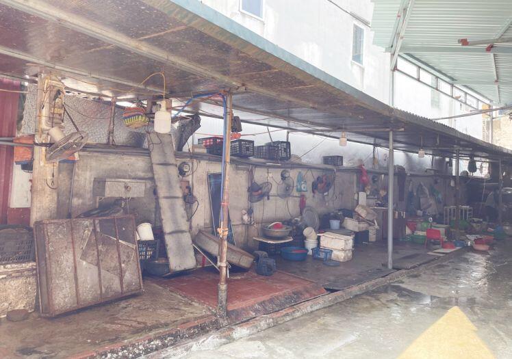 Hà Đông: Thực phẩm “cháy hàng” ở chợ dân sinh