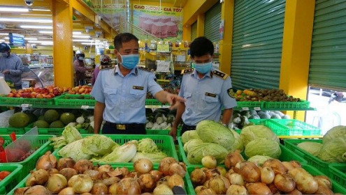 Long An xử lý 1.772 vụ kinh doanh hàng lậu, hàng giả và gian lận thương mại