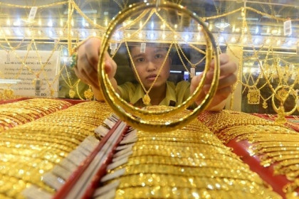 Điểm tin sáng: FED giữ nguyên mức lãi suất thấp, vàng tăng phi mã
