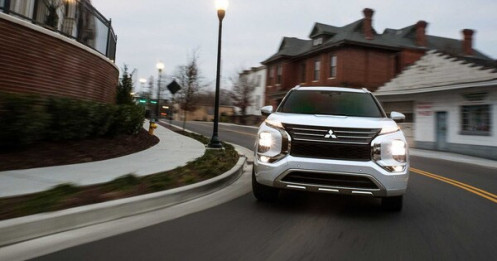 Mitsubishi Outlander bản hybrid sạc điện sắp ra mắt thị trường