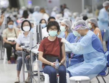 Vì sao giá vaccine COVID-19 ngày càng đắt đỏ?