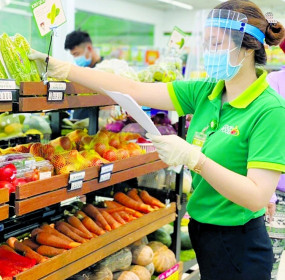 Mua sắm trong “bão” dịch: An toàn là trên hết