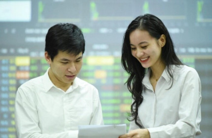 Sắc xanh lan tỏa dưới sự dẫn dắt của 'anh cả' VIC, VN-Index vọt tăng hơn 18 điểm