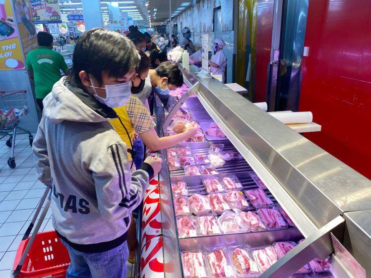 Vì sao thịt heo vẫn bán giá 'trên trời', có phải dân buôn… ăn dày?