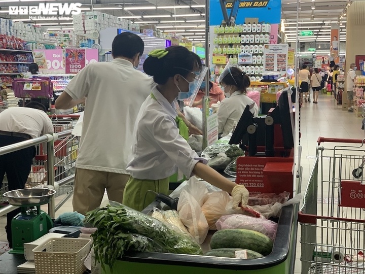 Hà Nội kéo dài giãn cách thêm 15 ngày, dân không còn đổ xô mua đồ tích trữ