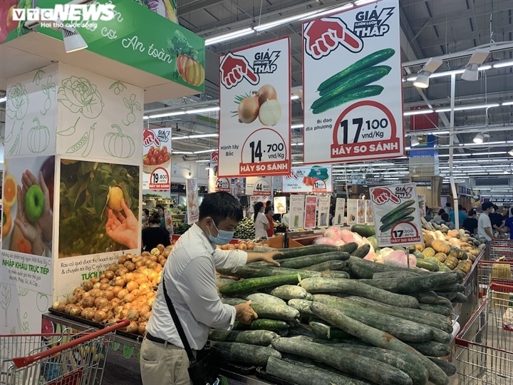 Hà Nội kéo dài giãn cách thêm 15 ngày, dân không còn đổ xô mua đồ tích trữ