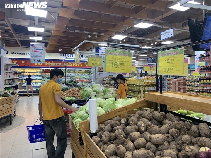 Hà Nội kéo dài giãn cách thêm 15 ngày, dân không còn đổ xô mua đồ tích trữ