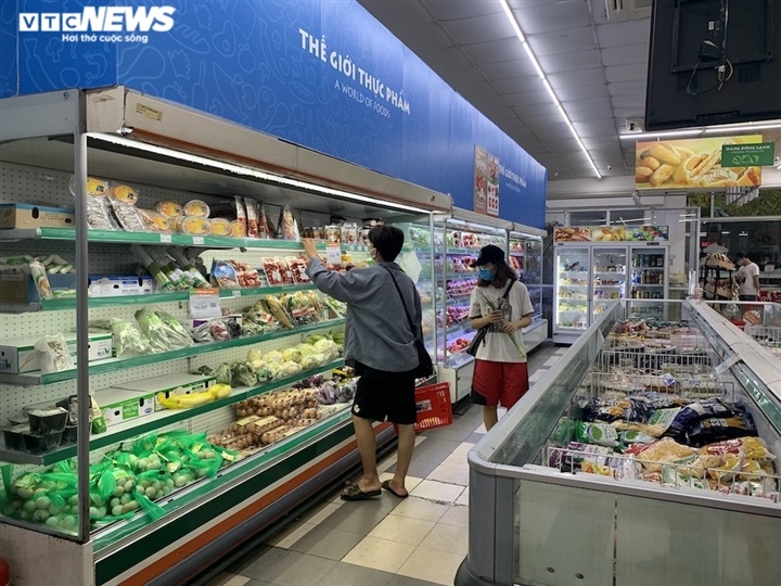 Hà Nội kéo dài giãn cách thêm 15 ngày, dân không còn đổ xô mua đồ tích trữ