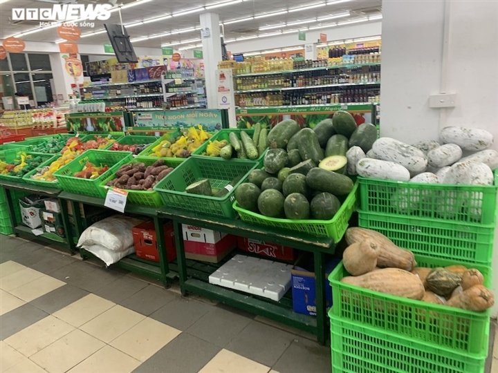 Hà Nội kéo dài giãn cách thêm 15 ngày, dân không còn đổ xô mua đồ tích trữ