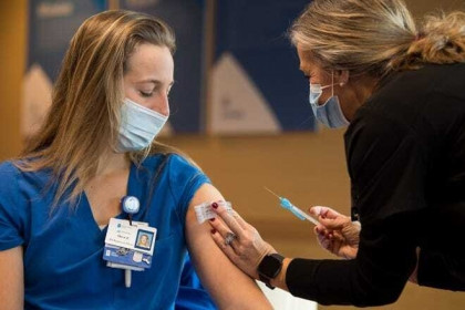 Người chưa tiêm vaccine có nguy cơ tái nhiễm nCoV cao gấp đôi