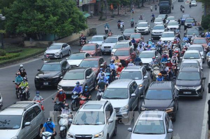 Bước sang tuần thứ 3 giãn cách xã hội, đường phố Hà Nội vẫn đông đúc sáng đầu tuần