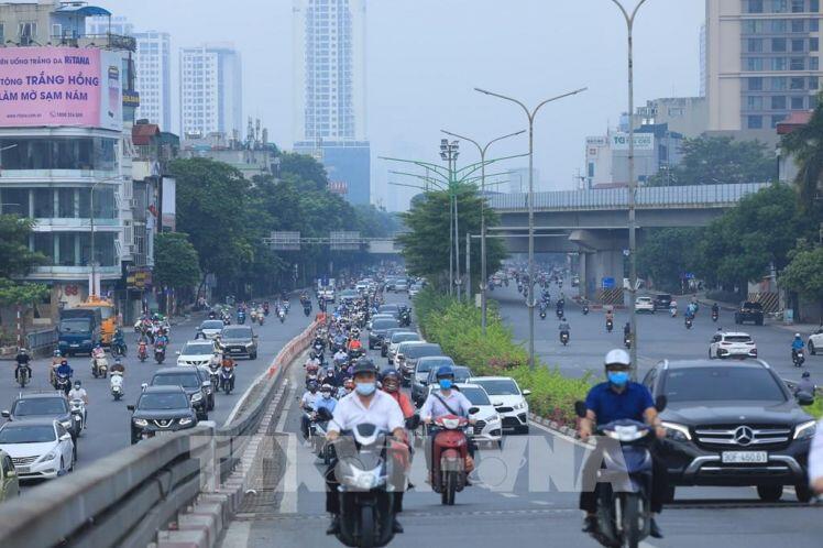 Bước sang tuần thứ 3 giãn cách xã hội, đường phố Hà Nội vẫn đông đúc sáng đầu tuần
