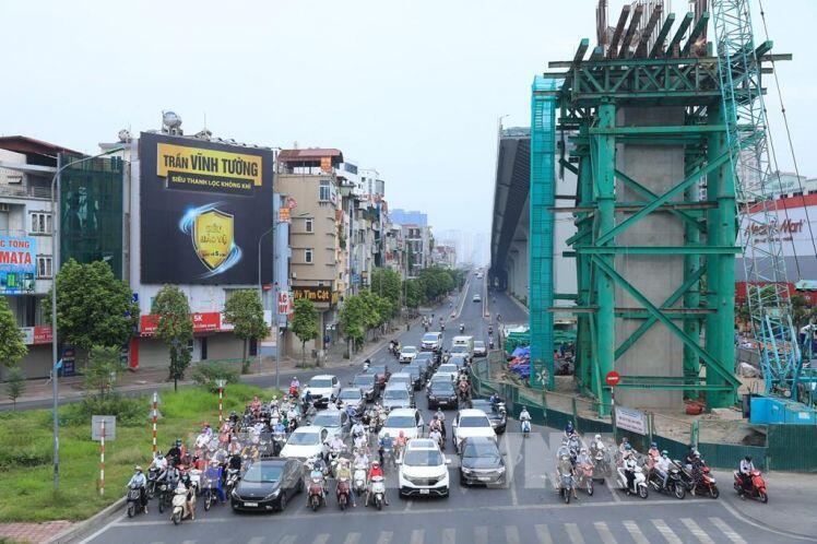Bước sang tuần thứ 3 giãn cách xã hội, đường phố Hà Nội vẫn đông đúc sáng đầu tuần