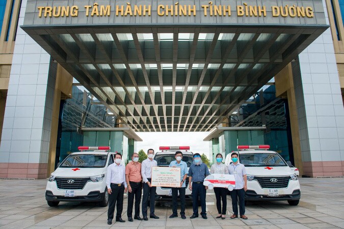 Các doanh nghiệp bất động sản tiếp tục ủng hộ tiền, máy thở, kit xét nghiệm để các địa phương chống Covid-19