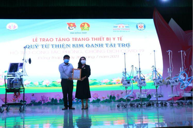 Các doanh nghiệp bất động sản tiếp tục ủng hộ tiền, máy thở, kit xét nghiệm để các địa phương chống Covid-19