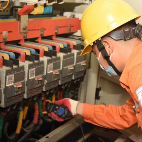 EEVNHANOI giảm giá điện, tiền điện đợt 4 cho khách hàng bị ảnh hưởng