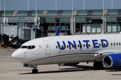 United Airlines sẽ yêu cầu nhân viên ở Mỹ phải tiêm vaccine ngừa COVID-19