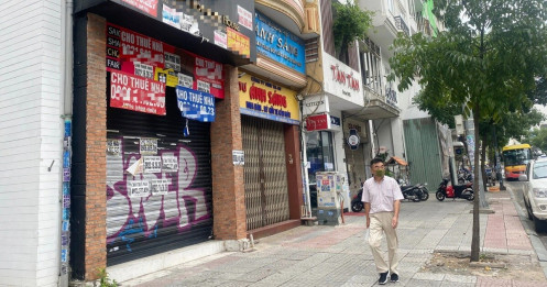 TPHCM: Covid-19 hoành hành, giới đầu tư bất động sản ngày càng "nhát tay"